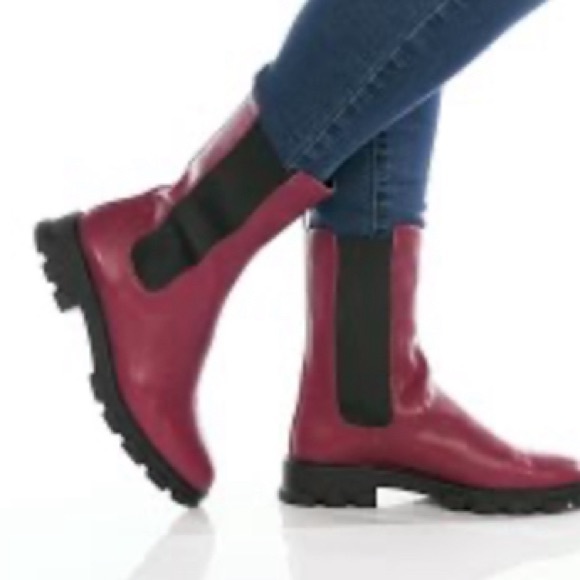 Michael Kors Ridley Lug Sole Chelsea Boots - Picture 4 of 4